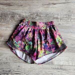 (2) Lululemon Hotty Hot Low-Rise Lined Short 4"
